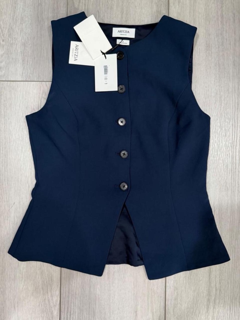 Aritzia Wilfred Regal Vest - Crepette in Admiral Navy. Size 4. - Picture 5 of 7